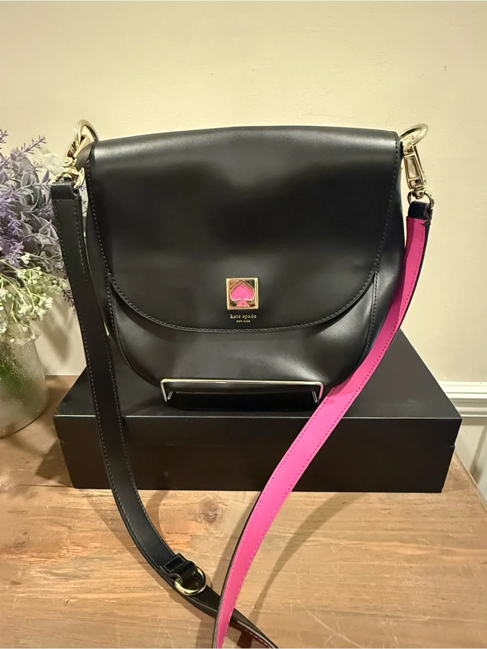 ♠️ Kate Spade Black Leather Crossbody with Pink Accent Strap
